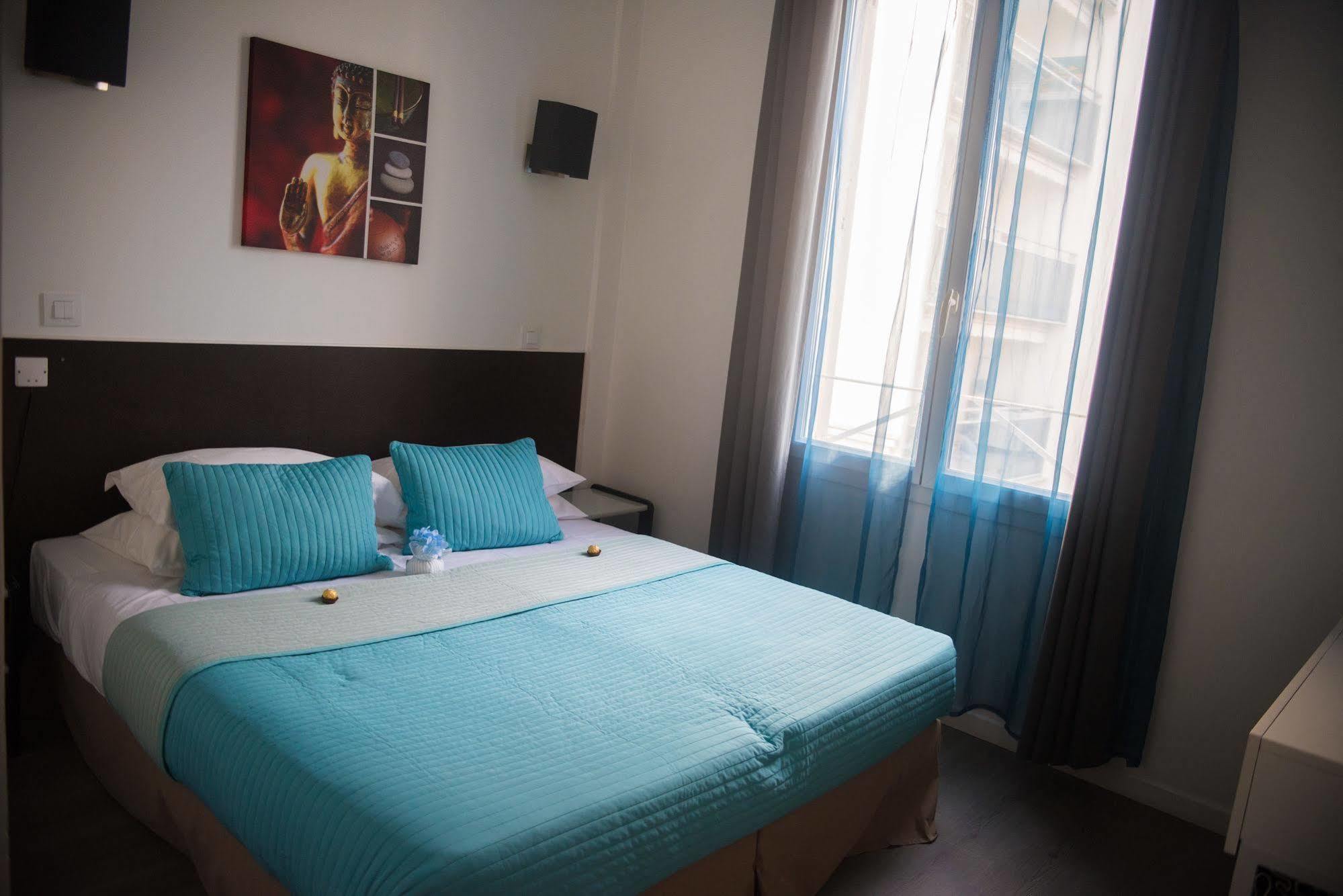 Brit Hotel Colbert Juan-les-Pins Exterior foto